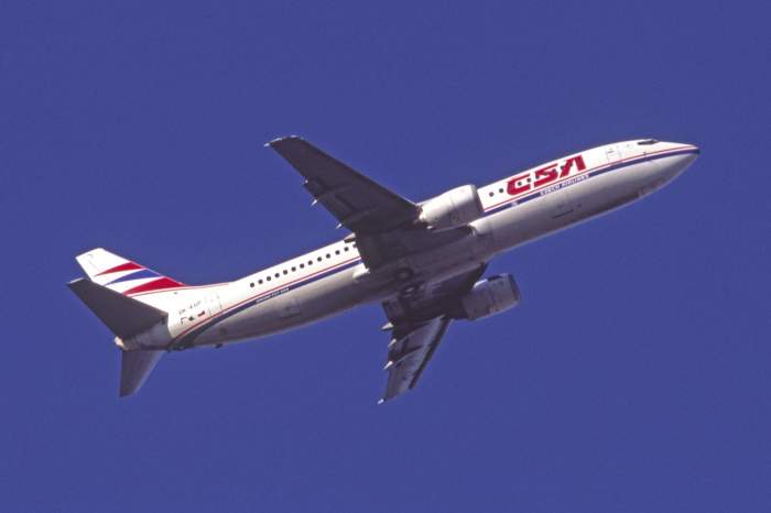 avion pe cer