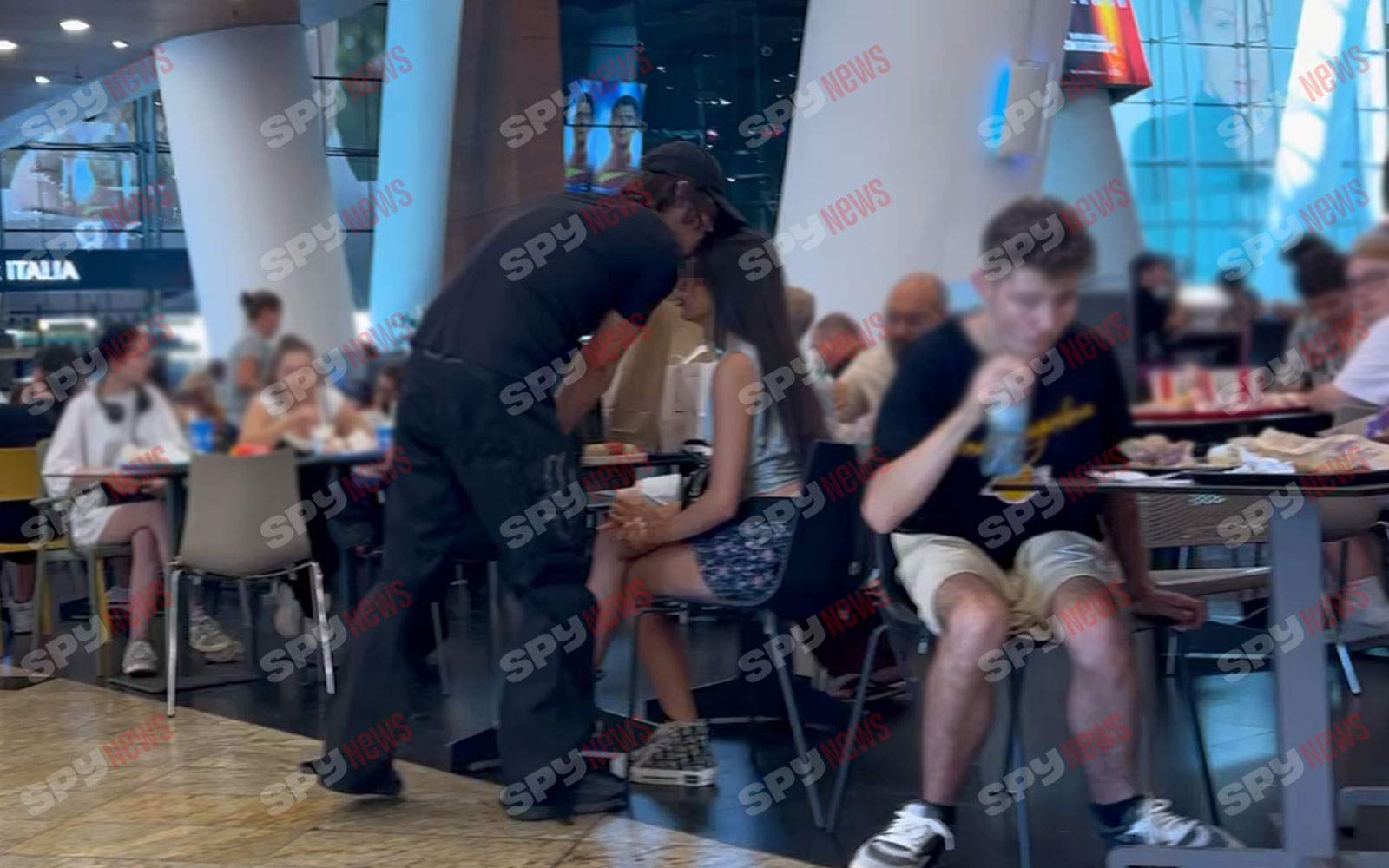 Rareş Mariș este cel mai fericit de pe pământ în preajma iubitei! Imagini rare cu artistul şi cea care îi face inima să tresară! | PAPARAZZI