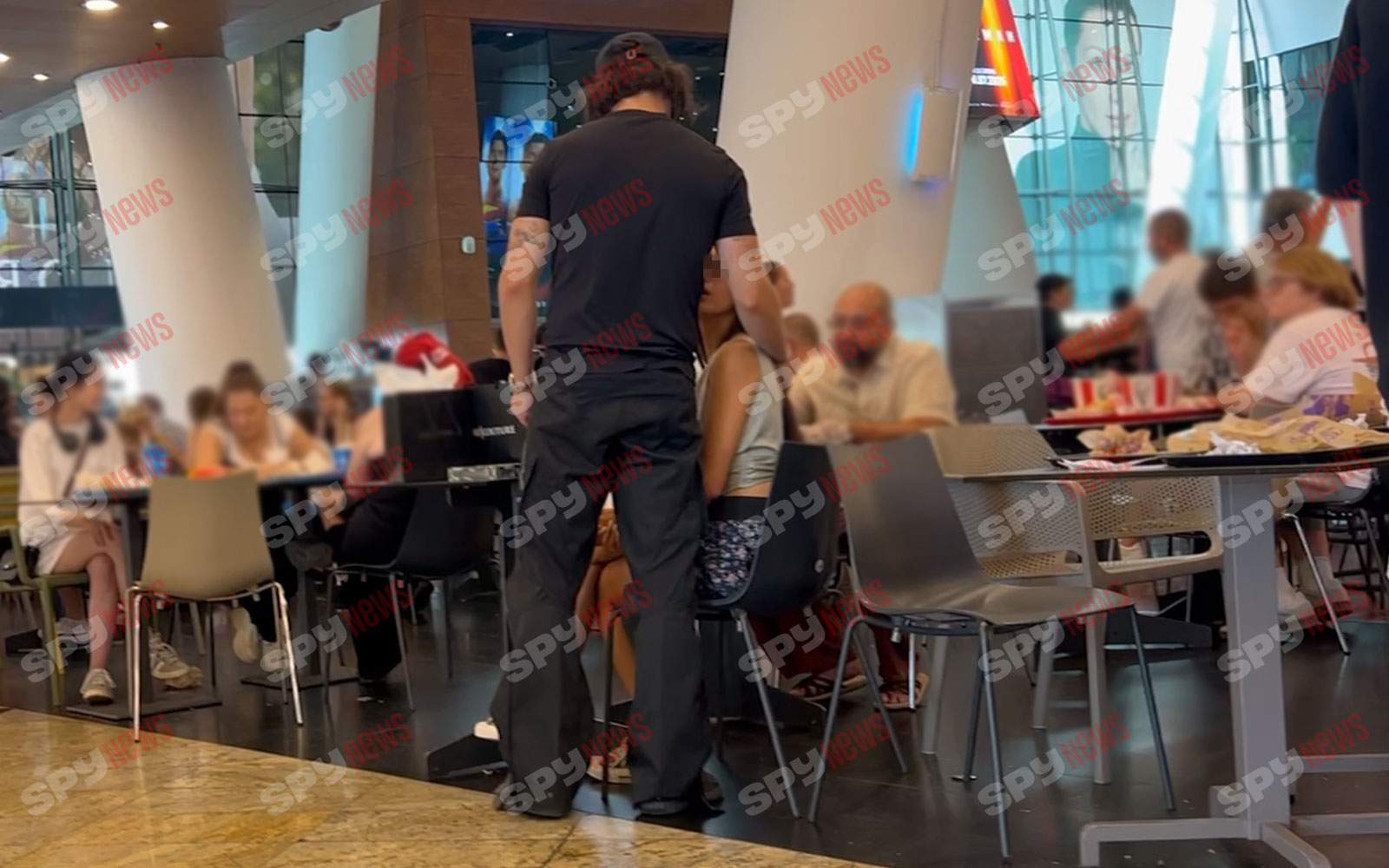Rareş Mariș este cel mai fericit de pe pământ în preajma iubitei! Imagini rare cu artistul şi cea care îi face inima să tresară! | PAPARAZZI