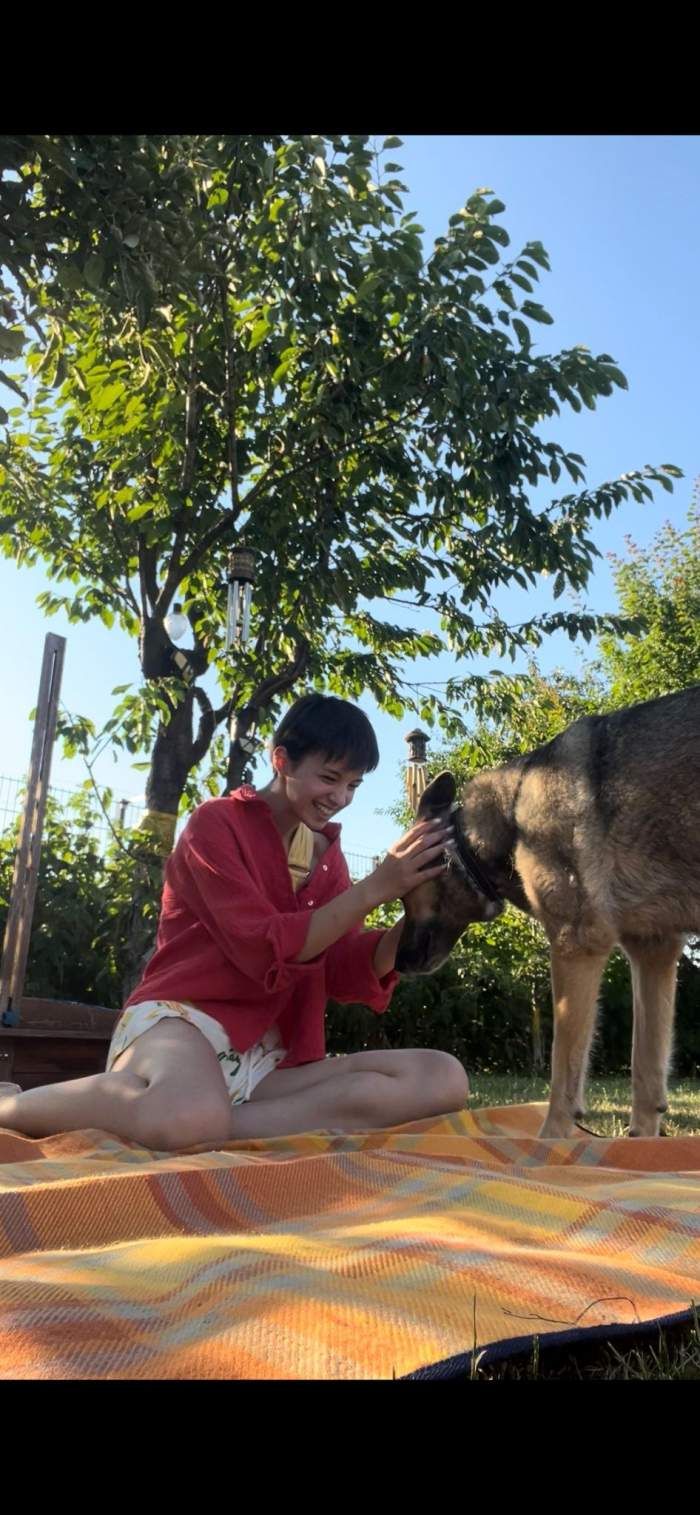 Karina Jianu, protagonista din Ana, Mi-ai fost scrisă în ADN, în vacanță de relaxare și redescoperire: “Îmi dau voie, pentru prima dată, să mă opresc și să mă bucur”