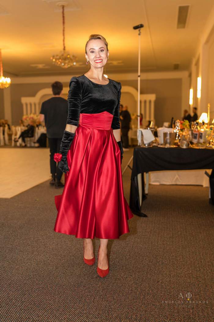 Oana Ionita poarta o rochie eleganta
