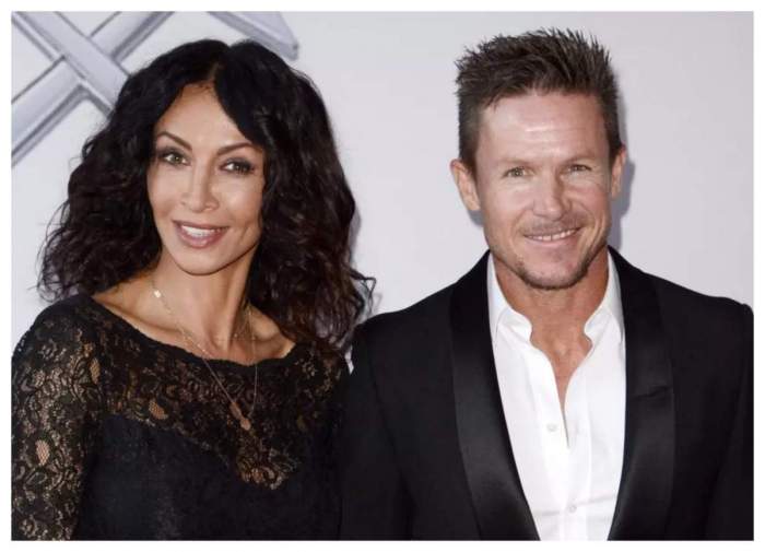 Noi imagini cutremurătoare cu Mihaela Rădulescu la priveghiul iubitului ei, Felix Baumgartner. Trupul neînsuflețit a fost depus la o capelă