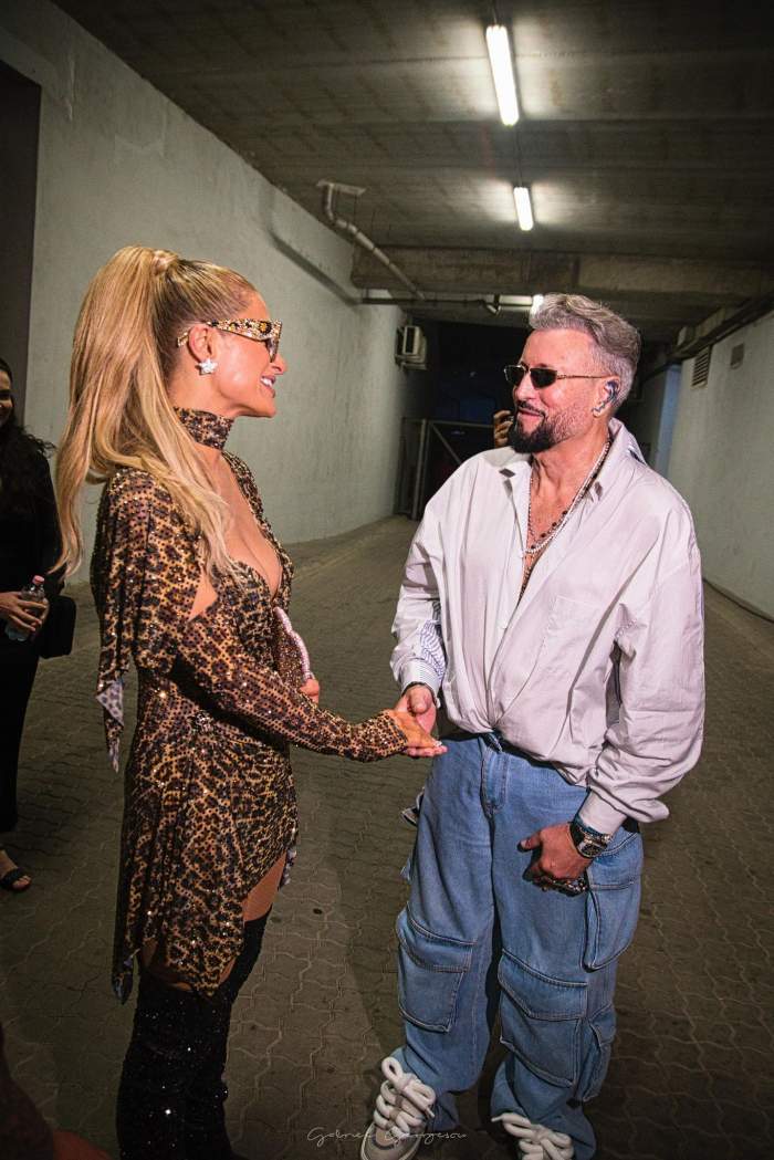 Bote si Paris Hilton se tin de mana