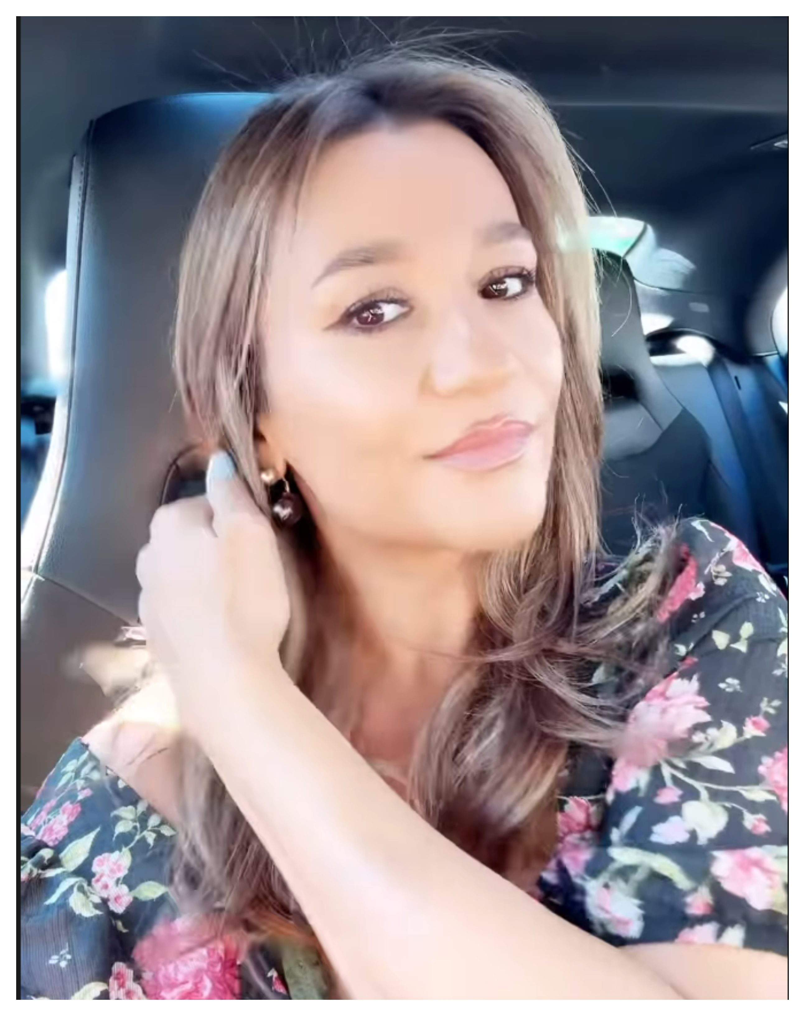 Claudia Pătrășcanu, schimbare de look. Cum arată vedeta după ce s-a lăsat pe mâinile hairstylist-ului | FOTO