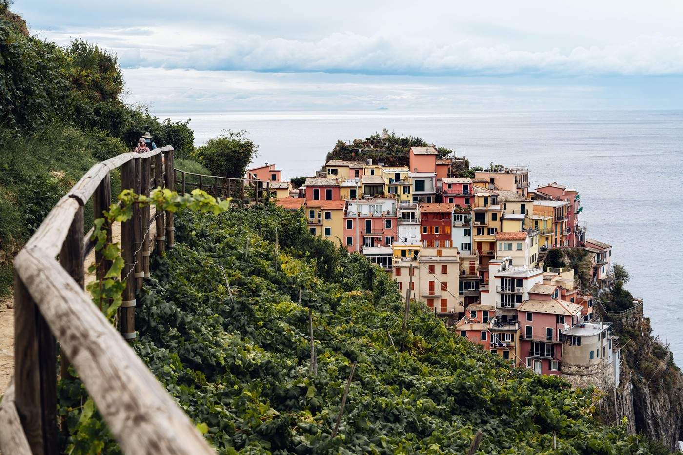 Orășelul Manarola se află în municipalitatea Riomaggiore, Liguria, și este o destinație turistică fermecătoare