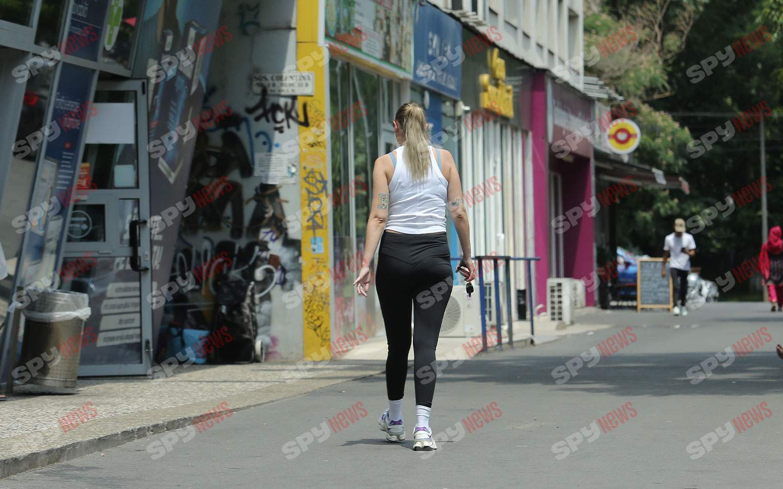 Ilona Brezoianu este o graviduţă hotărâtă! Nu se lasă până nu obţine ce vrea! Cum au surprins-o paparazzii Spynews.ro pe carismatica prezentatoare