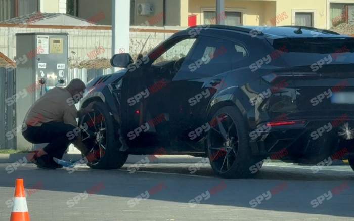 Alex Bodi îşi rezolvă problemele singur! Milionarul musculos nu trage degeaba la sală! Ştie să manevreze orice! | PAPARAZZI