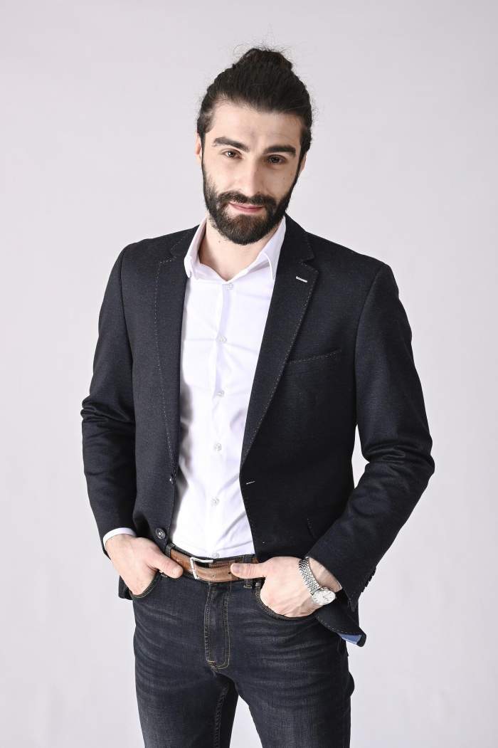daniel nuta imbracat la sacou