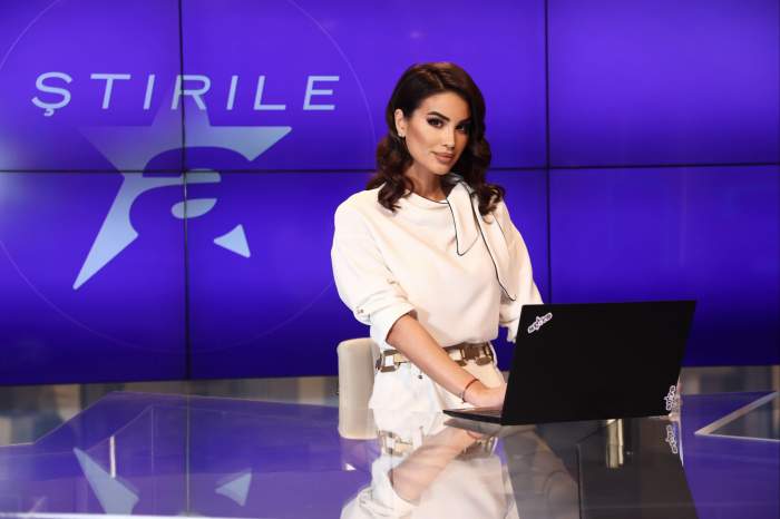 Geanina Ilies în platoul stirilor Antena Sars