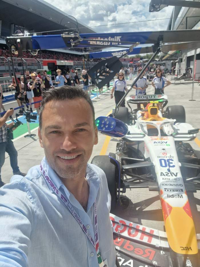 Marele Premiu de Formula 1 al Ungariei se vede duminică, de la 16.00, la Antena 1 şi pe AntenaPLAY. Chef Ştefan Popescu trăieşte live experiența Formula 1 la Hungaroring