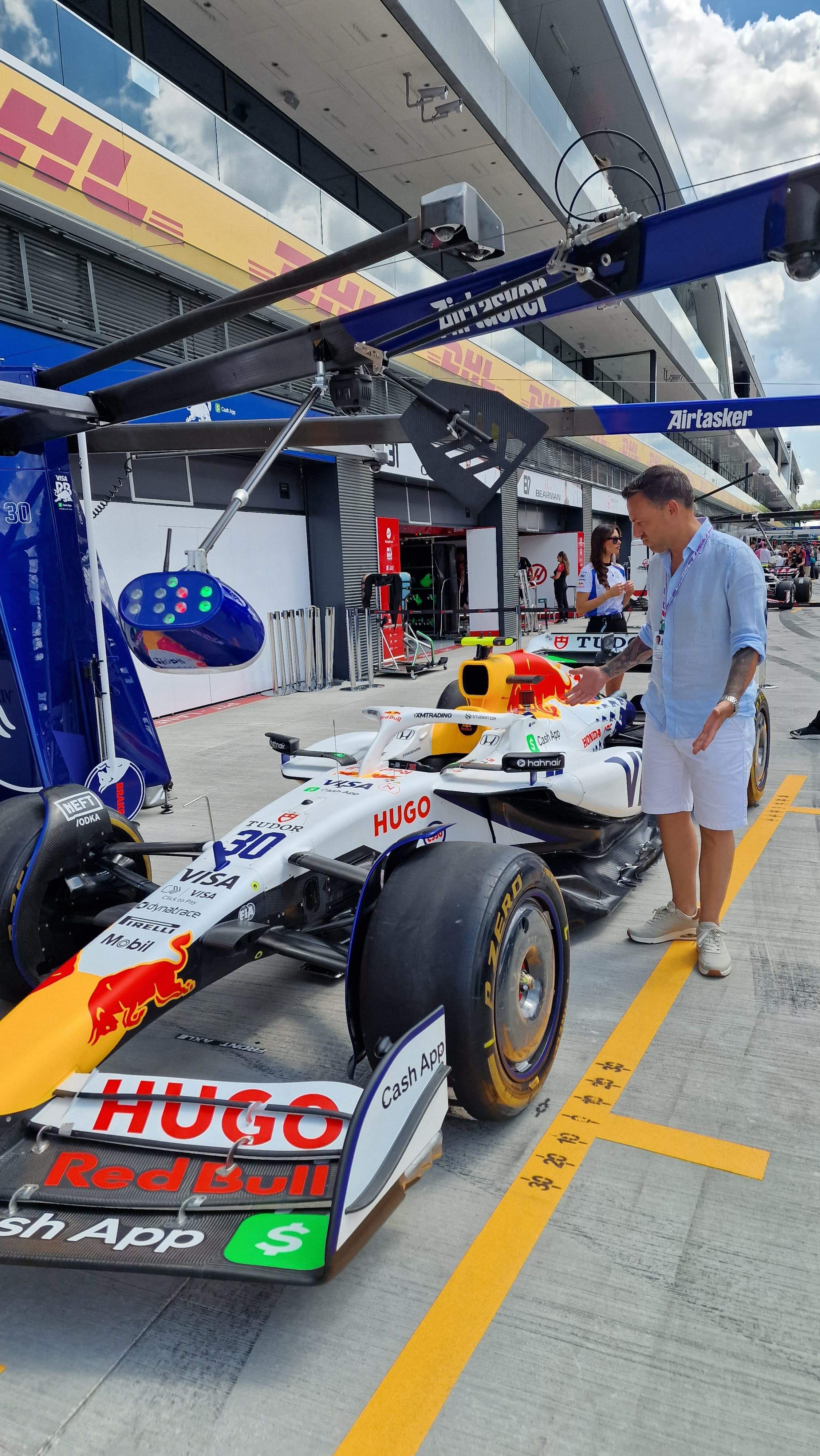 Marele Premiu de Formula 1 al Ungariei se vede duminică, de la 16.00, la Antena 1 şi pe AntenaPLAY. Chef Ştefan Popescu trăieşte live experiența Formula 1 la Hungaroring