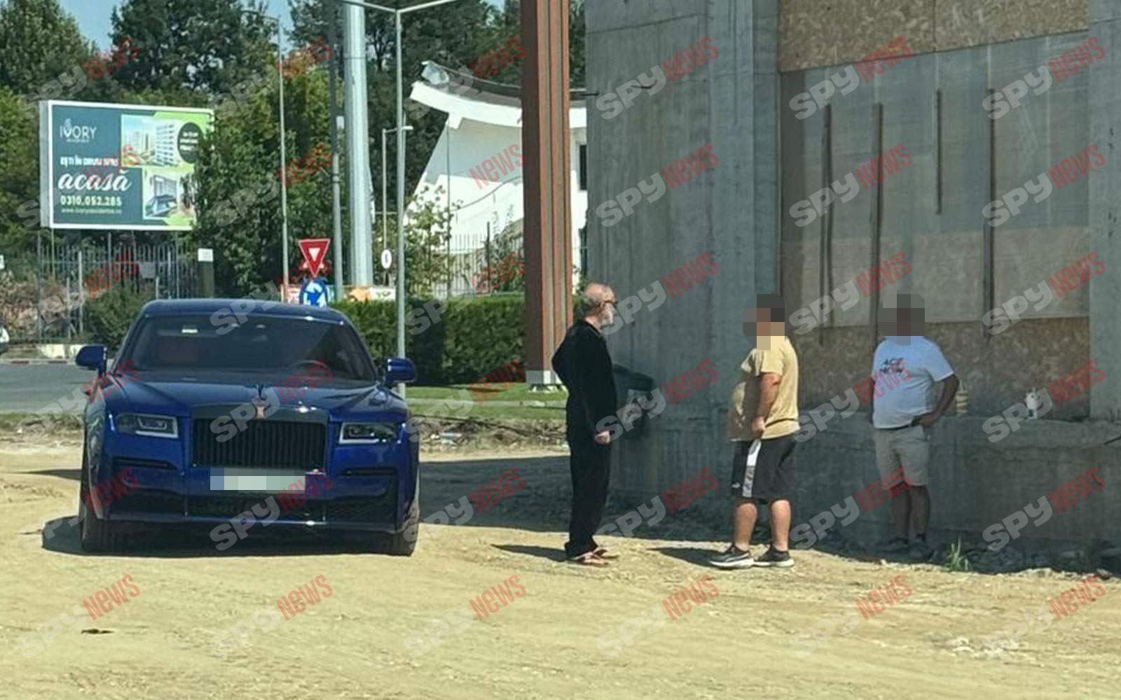 Gigi Becali, vizită de lucru la șantier! Latifundiarul din Pipera se implică activ în construirea bisericii pe care o ridică | PAPARAZZI