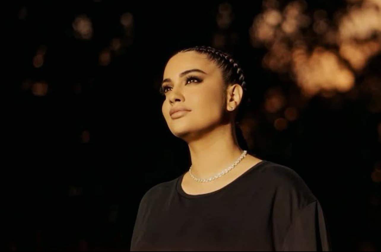 Câte clase are Betty Salam. Motivul pentru care artista a renunțat la școală: „E cel mai mare regret al meu”