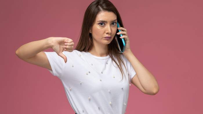 Telefobia, „boala digitală” a noii generații. Adolescenții evită apelurile vocale și preferă comunicarea scrisă