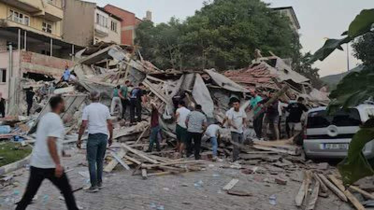 Cutremur de 6.1 în vestul Turciei: Clădiri prăbușite și seism resimțit până la Istanbul