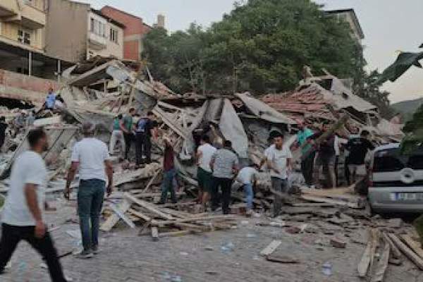 Cutremur de 6.1 în vestul Turciei: Clădiri prăbușite și seism resimțit până la Istanbul
