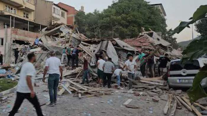 Cutremur de 6.1 în vestul Turciei: Clădiri prăbușite și seism resimțit până la Istanbul
