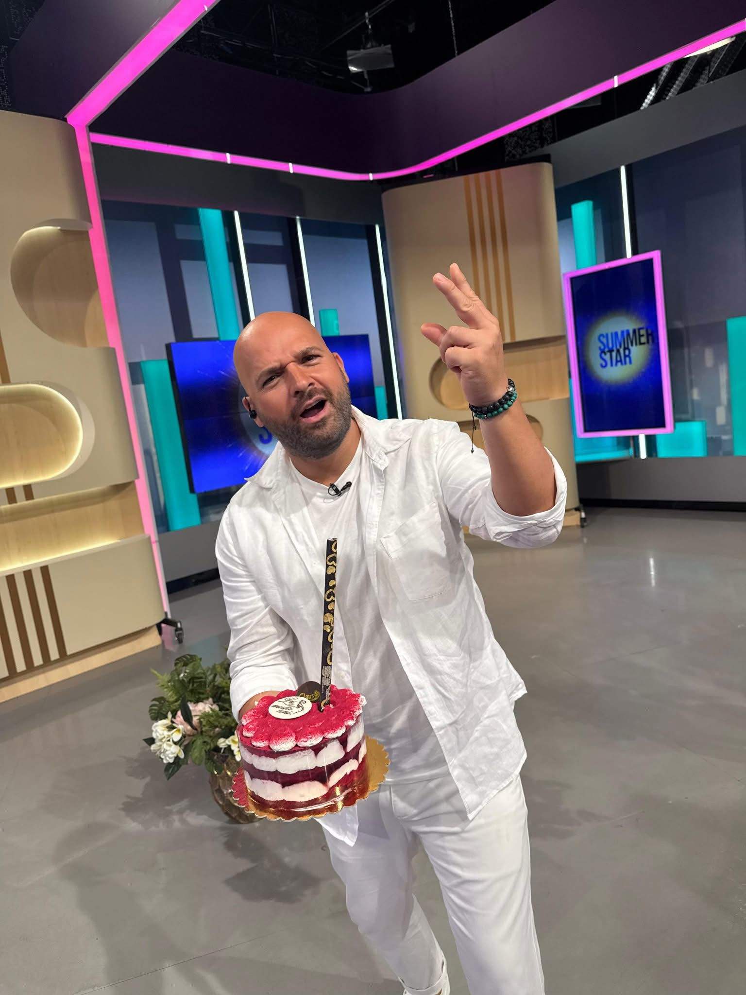 Andrei Ștefănescu a împlinit 48 de ani! Nea Marin, Pepe și Liviu Vârciu l-au felicitat în direct la Summer Star