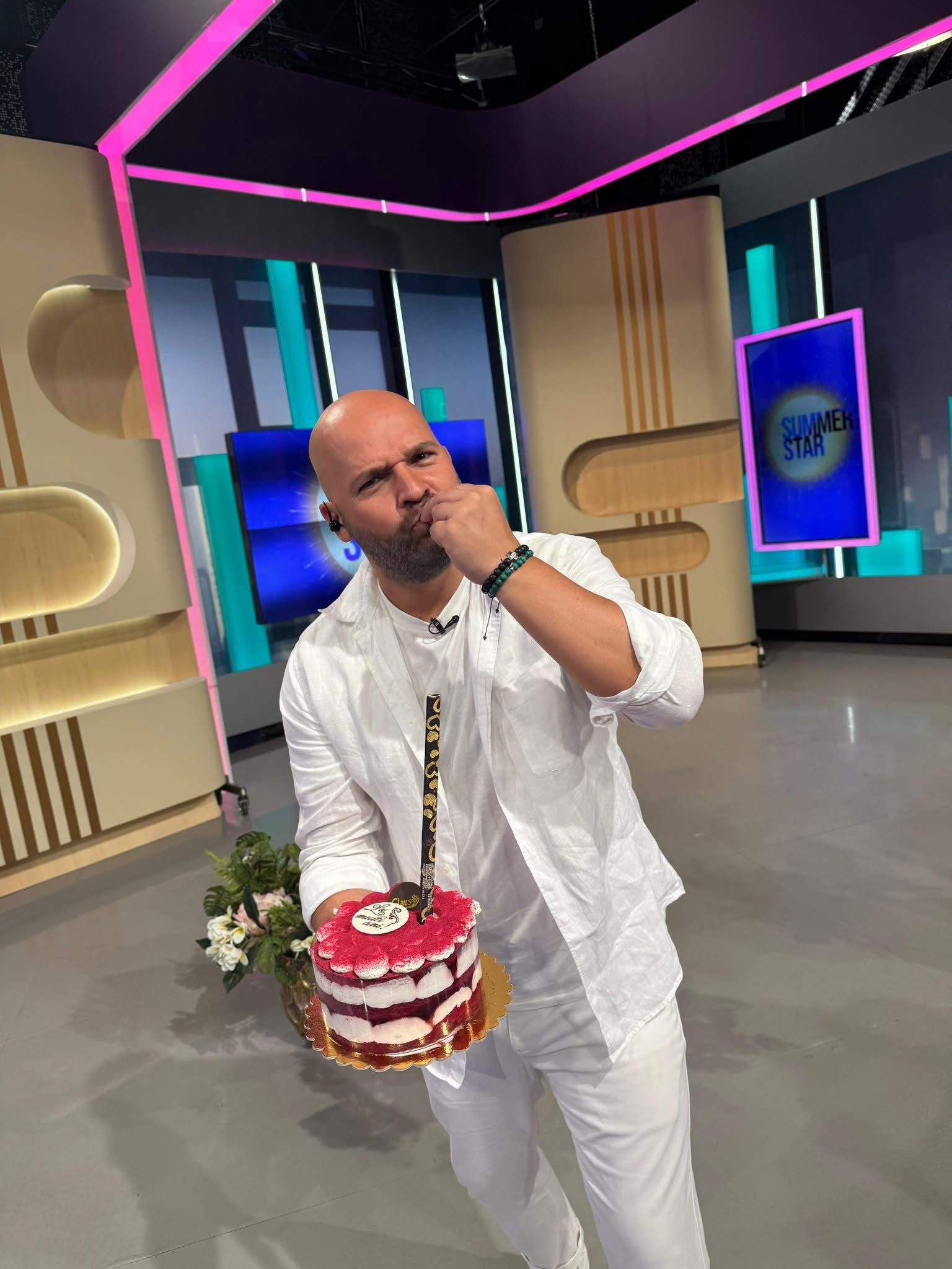 Andrei Ștefănescu a împlinit 48 de ani! Nea Marin, Pepe și Liviu Vârciu l-au felicitat în direct la Summer Star
