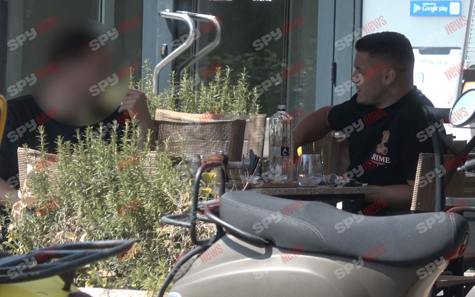 Cum işi petrece timpul Gabriel Torje, înainte de antrenament! În compania cui a fost surprins de paparazzii Spynews