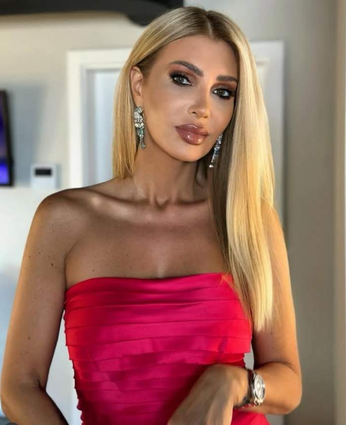 alina petre in rochie roz