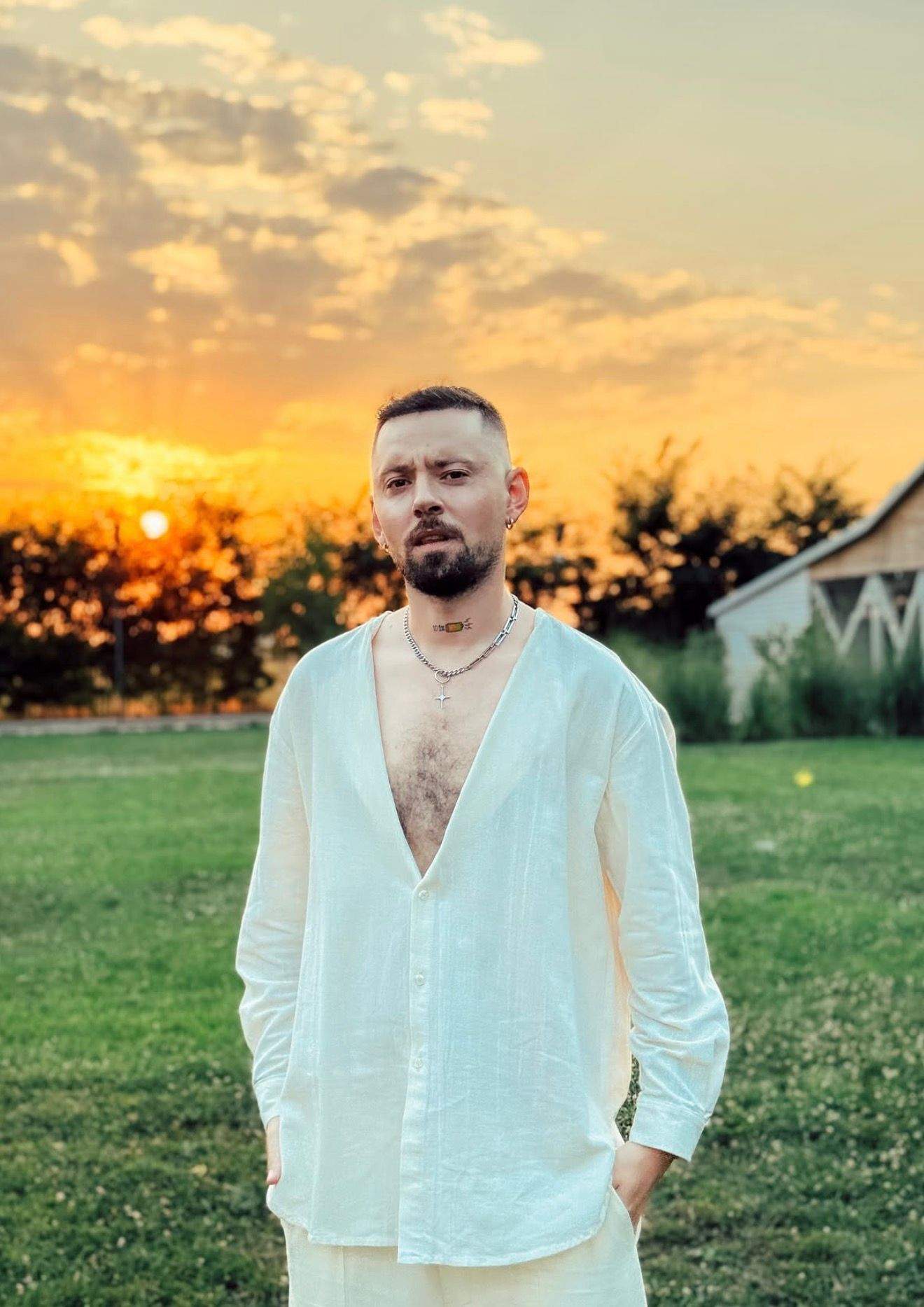 Cucu de la „Noaptea Târziu” a ajuns pe mâinile medicului estetician. La ce transformare a apelat artistul