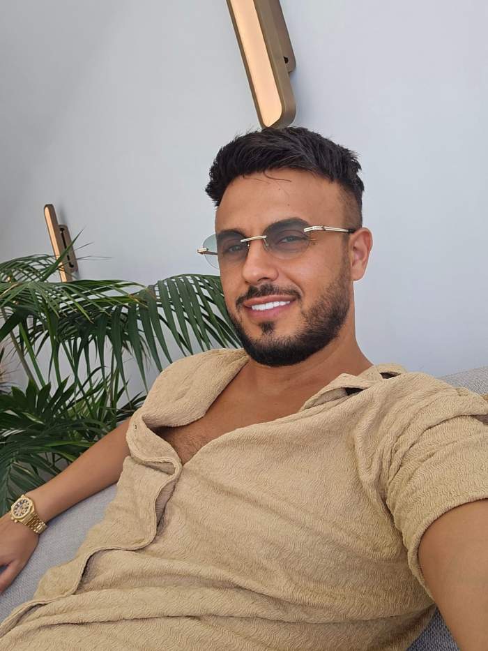 gabi badalau selfie