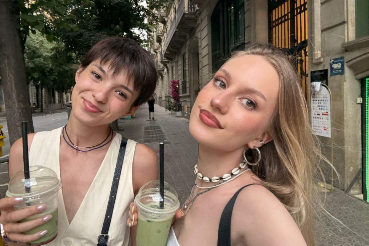 Ilinca Gheorghiu, vacanță alături de colegii din Ana, Mi-ai fost scrisă în ADN: ”Am intrat în mare îmbrăcați și râdeam cu lacrimi”