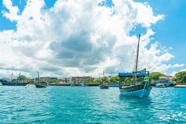 Ţeapă de 73.000 de euro cu vacanţe fictive în Zanzibar. 33 de oameni din Satu Mare, păgubiţi