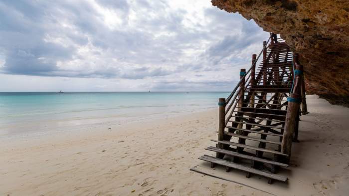 Ţeapă de 73.000 de euro cu vacanţe fictive în Zanzibar. 33 de oameni din Satu Mare, păgubiţi