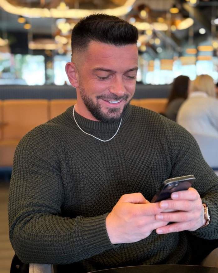 andrei pernes pe telefon