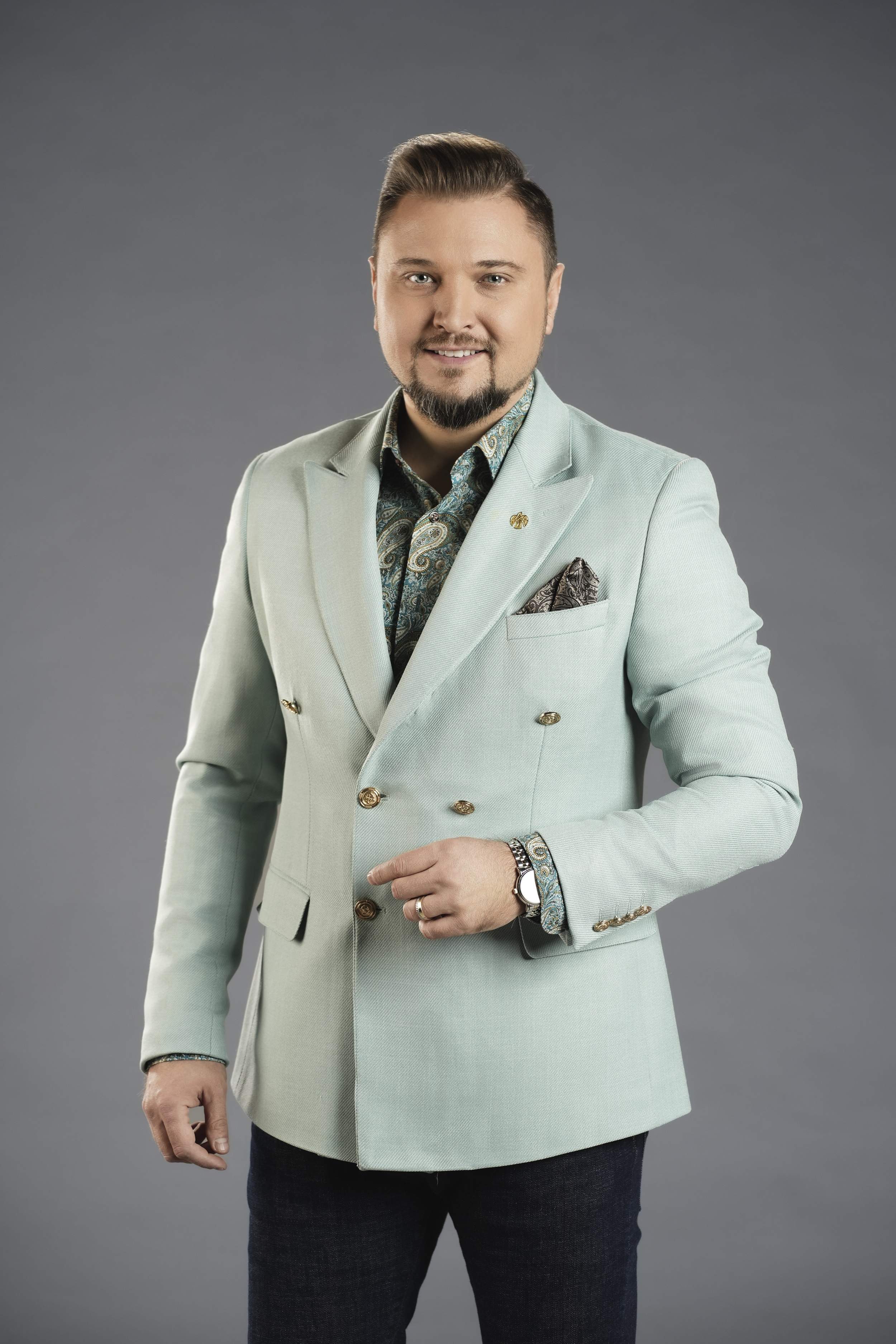 Din 18 august, de la ora 16:00, Mirela Vaida şi Adrian Velea revin cu un nou sezon Acces Direct, pe Antena Stars