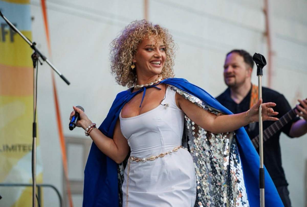 Alexia Talavutis, în lacrimi! Cine este bărbatul care a facut-o pe cântăreață să se emoționeze atât de mult!