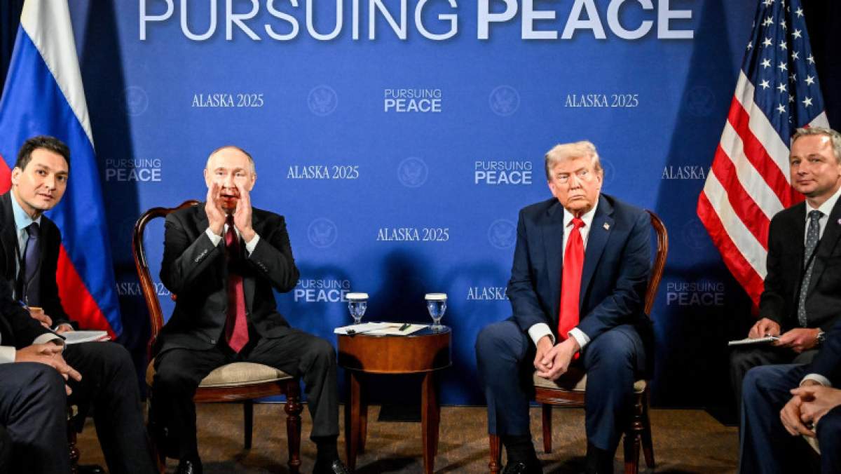 Ce semnificații ascund Donald Trump și Vladimir Putin, duel în roșu la summitul din Alaska! Ce au transmis, de fapt, prin cravatele lor