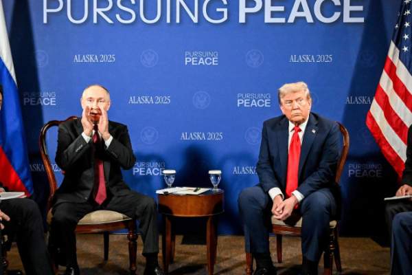 Donald Trump și Vladimir Putin, duel în roșu la summitul din Alaska! Ce au transmis, de fapt, prin cravatele lor
