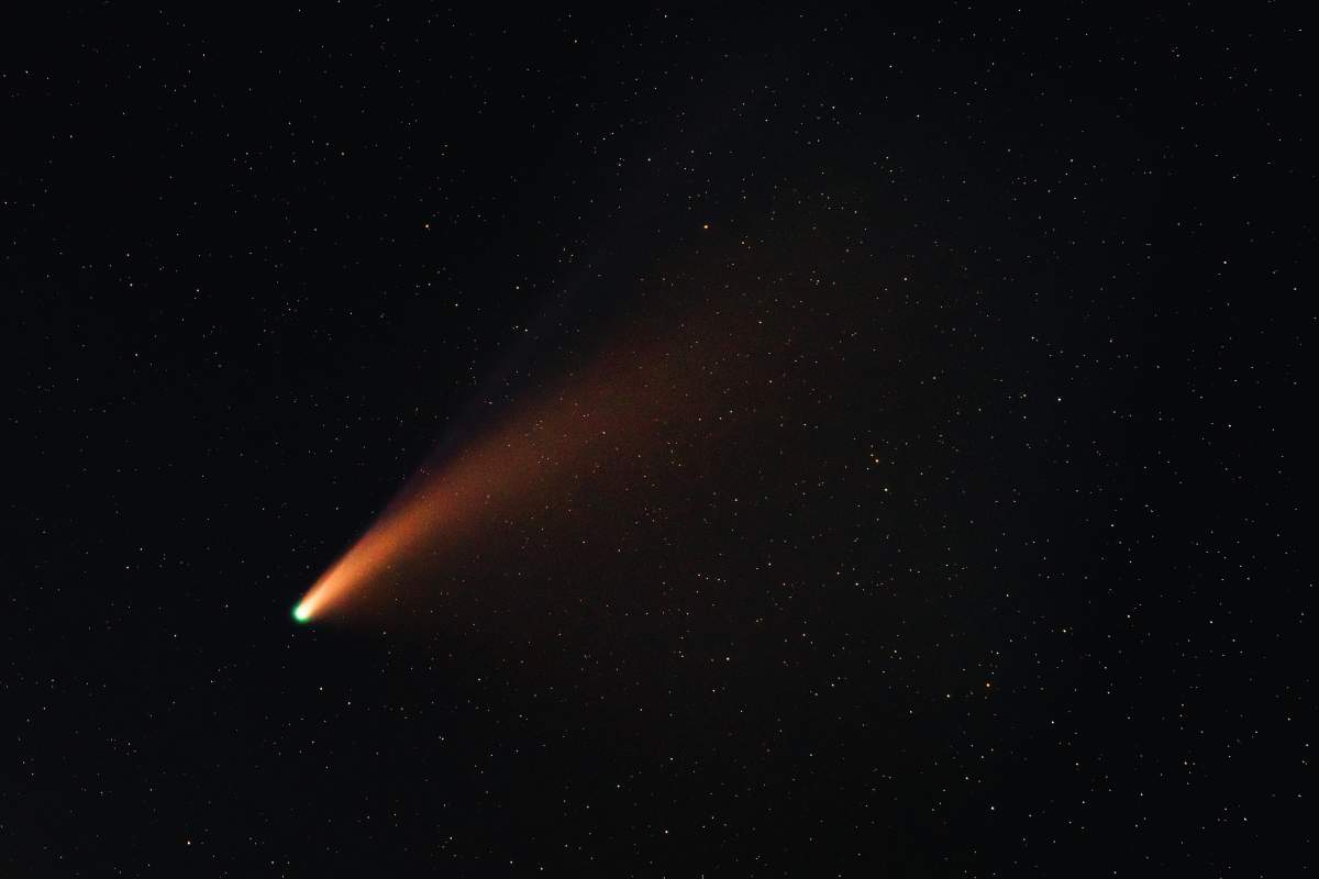 Obiect misterios în drum spre Pământ. Cometă uriașă sau navă extraterestră?
