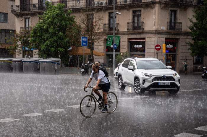Anunț ANM de ultim moment! Meteorologii au emis cod portocaliu și galben de ploi în România! Care sunt zonele vizate de atenționări