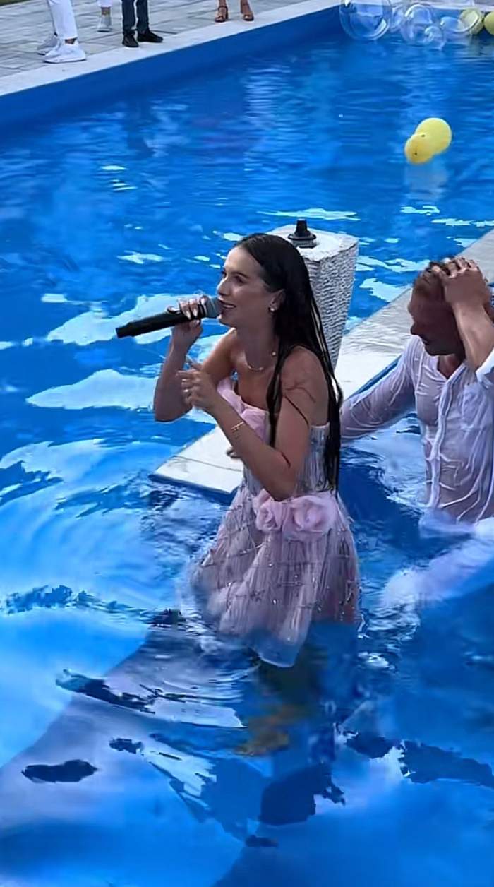 Georgiana Lobonț a fost luată în brațe și aruncată în piscină la un eveniment, în timp ce cântă: ”Îmi pare îndrăgostit domnul”. Cum a reacționat artista | FOTO