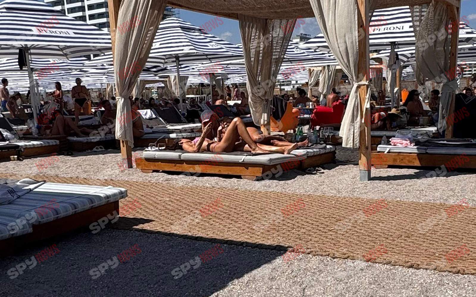 Geanina Ilieș dă foc plajei din Mamaia! Prezentatoarea Știrilor Antena Stars arată IMPECABIL în costum de baie!
