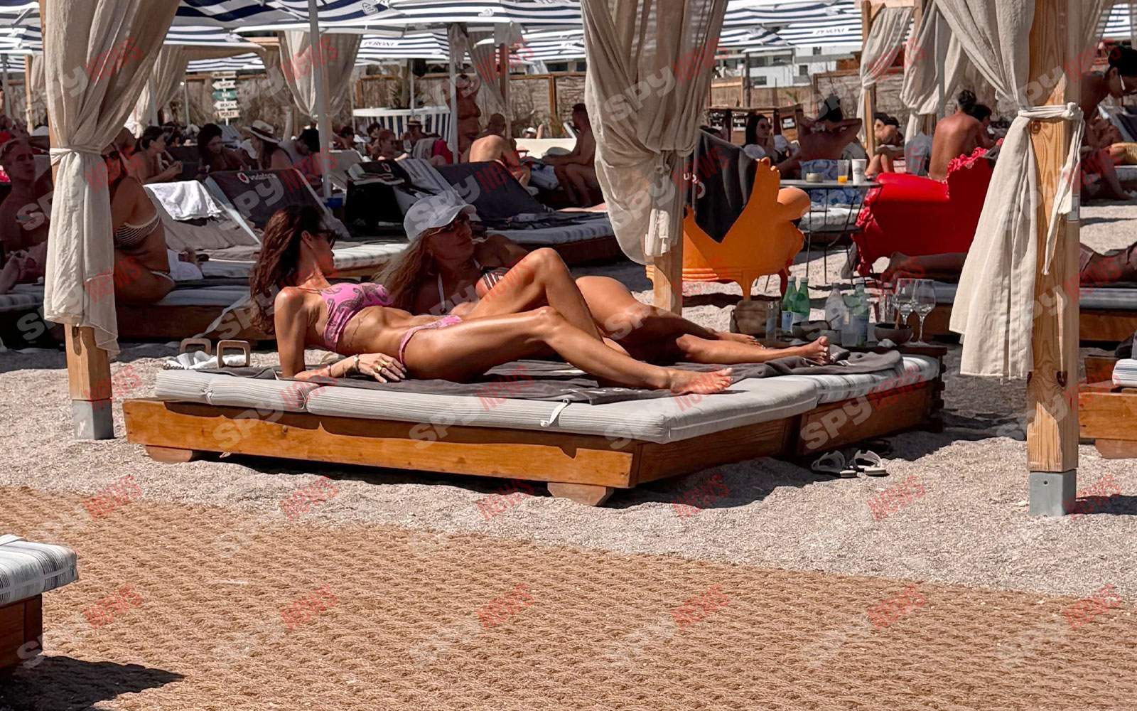 Geanina Ilieș dă foc plajei din Mamaia! Prezentatoarea Știrilor Antena Stars arată IMPECABIL în costum de baie!
