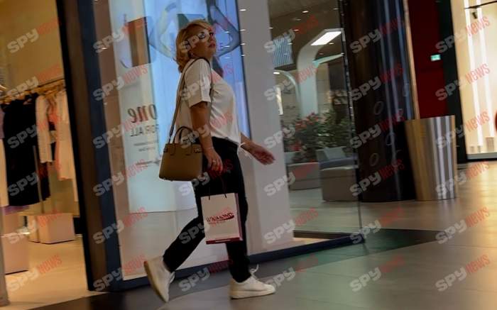 Maşina nouă îi dă bătăi de cap Corneliei Rednic! S-a chinuit să-şi parcheze bolidul de peste 80 de mii de euro | PAPARAZZI