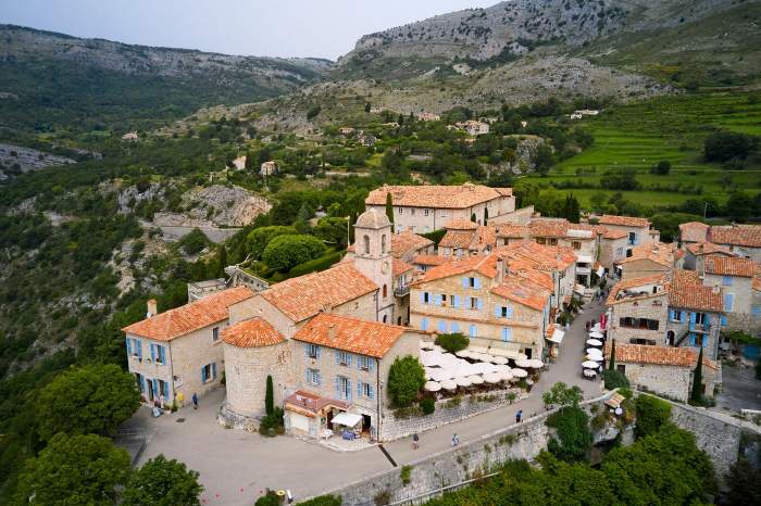 Franța, Alpi Maritime, Parcul Natural Regional al Prealpilor de Azur, Gourdon, etichetat drept Cele mai frumoase sate din Franța
