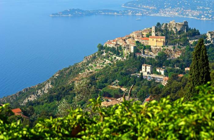 Eze, un sat medieval fermecător cu vedere la portul Villefranche-sur-Mer
