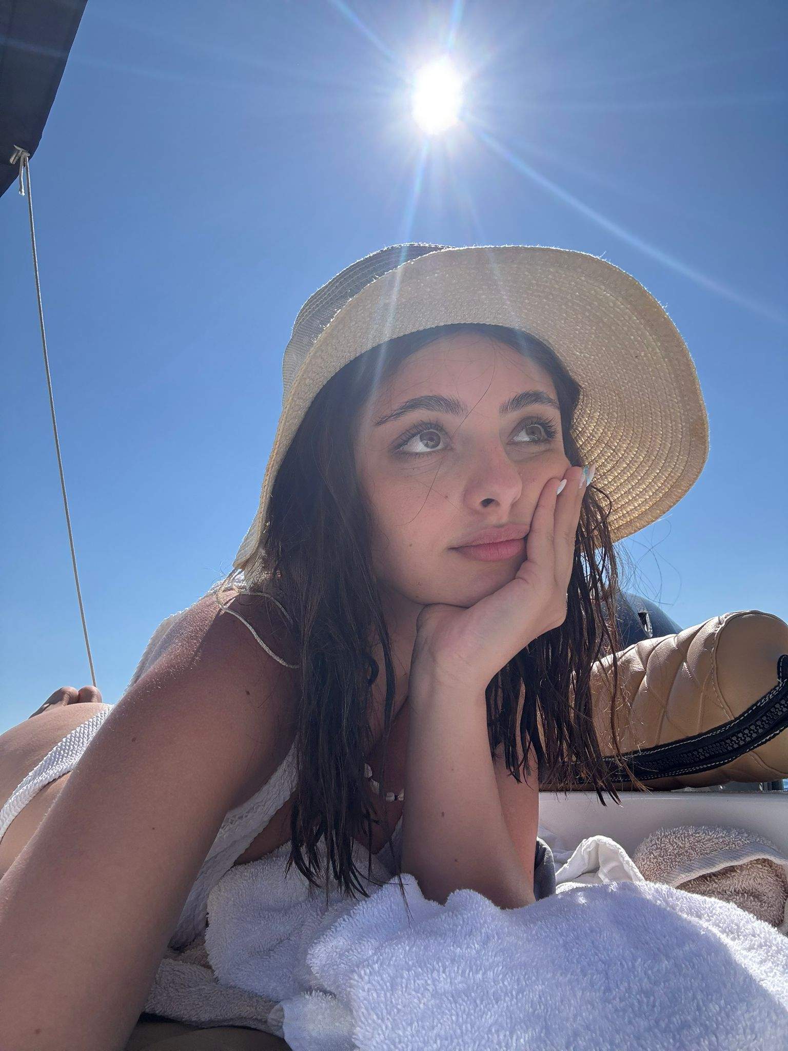 Alexia Caras, actrița din Iubire cu parfum de lavandă, despre vacanță și revenirea pe platourile de filmare: „Mi-a lipsit ritmul platoului, energia aia alertă