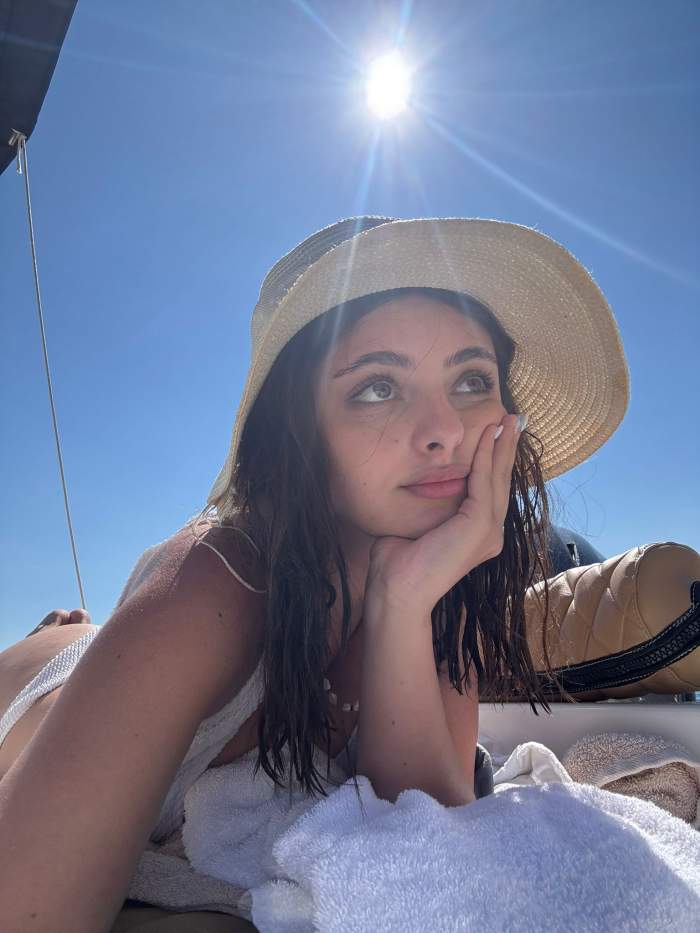 Alexia Caras, actrița din Iubire cu parfum de lavandă, despre vacanță și revenirea pe platourile de filmare: „Mi-a lipsit ritmul platoului, energia aia alertă