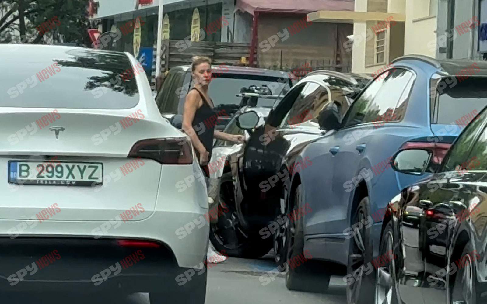În grabă să nu rateze întâlnirea cu antrenorul, Diana Șucu a comis-o în buricul Capitalei! Și a parcat bolidul pe un loc rezervat persoanelor cu handicap
