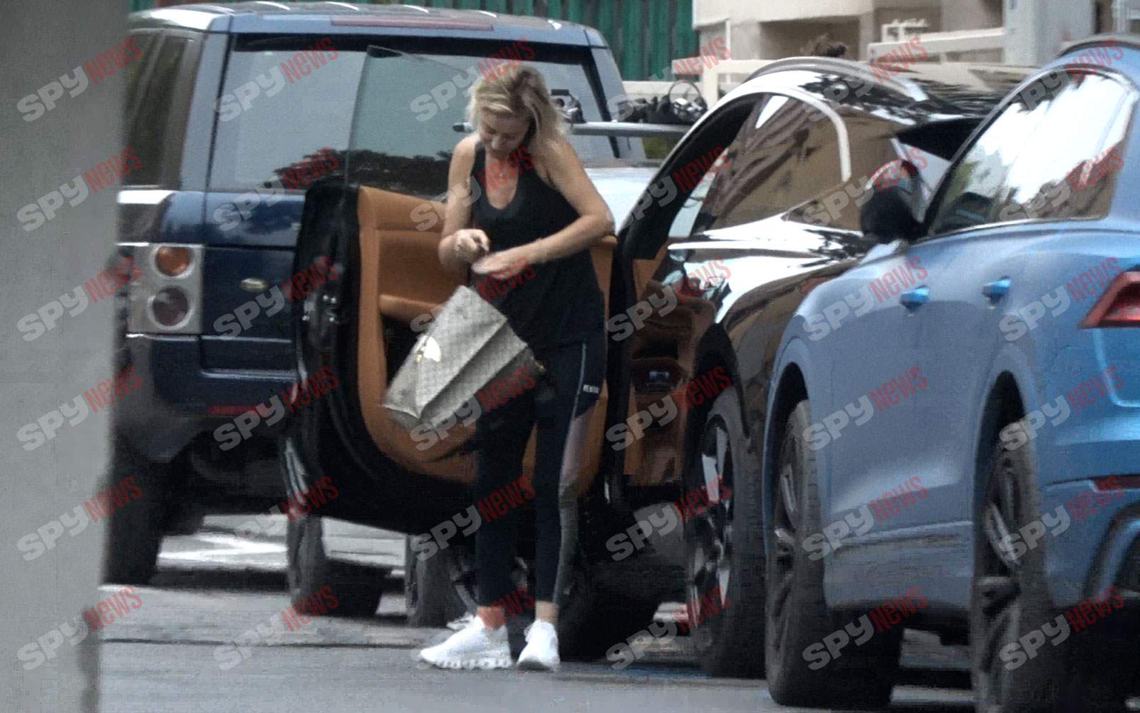 În grabă să nu rateze întâlnirea cu antrenorul, Diana Șucu a comis-o în buricul Capitalei! Și a parcat bolidul pe un loc rezervat persoanelor cu handicap