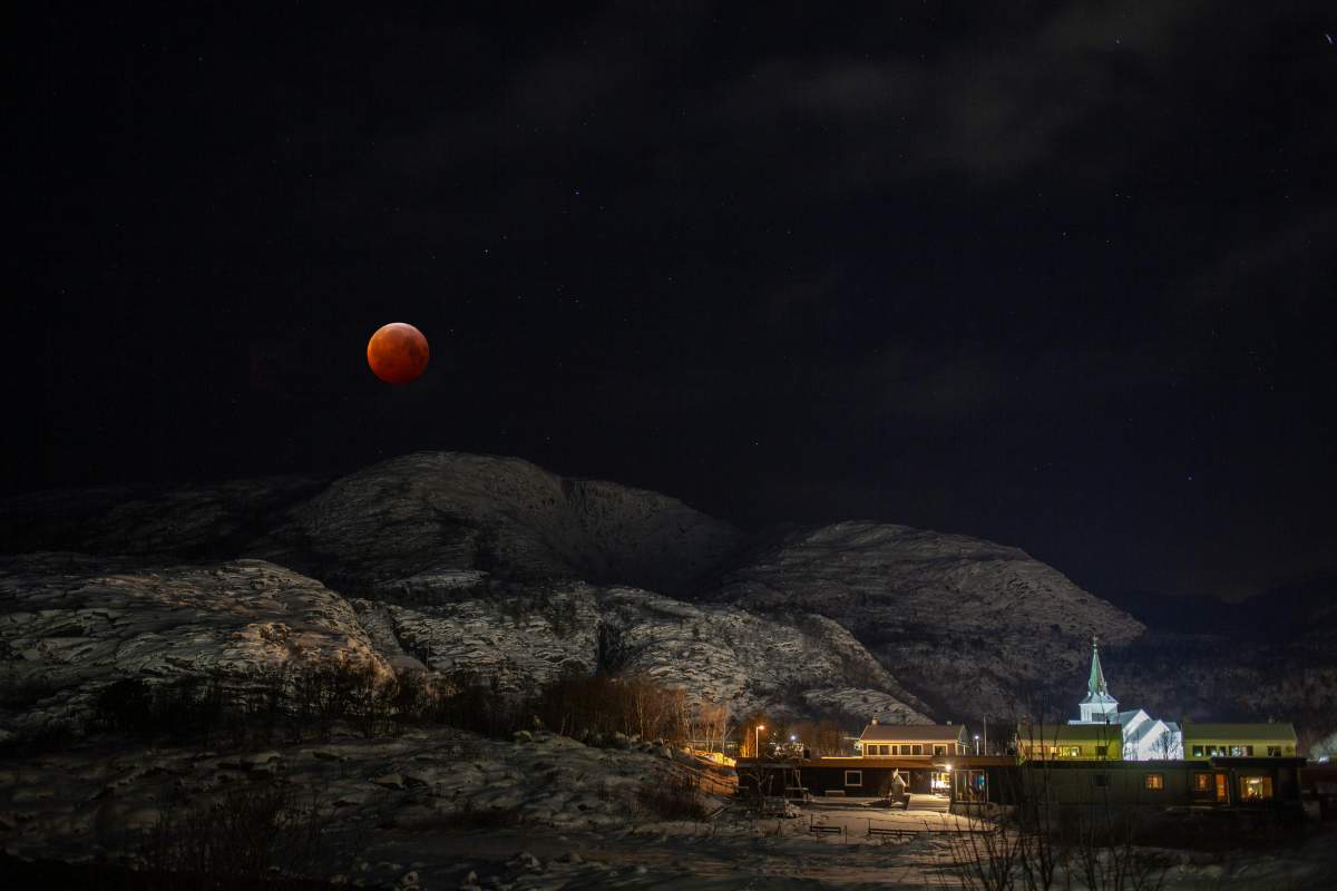 Luna Sângerie are loc în septembrie. Este a doua și ultima eclipsă totală de Lună din 2025