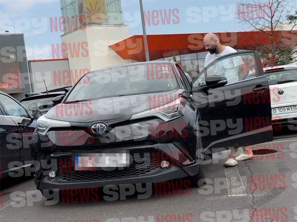 Aceste imagini iţi vor sfâşia inima! Cum îi alină Alex Marcu durerea fetiţei sale!  Au trecut aproape trei luni de la uciderea Teodorei Marcu | PAPARAZZI