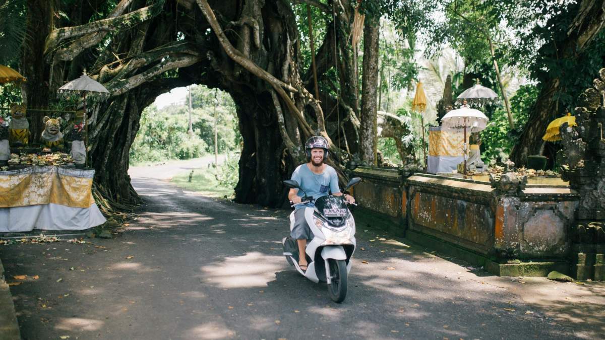 Ce lecții de viață a învățat un turist după ce a locuit șase luni în indonezia. Cum a devenit mai fericit